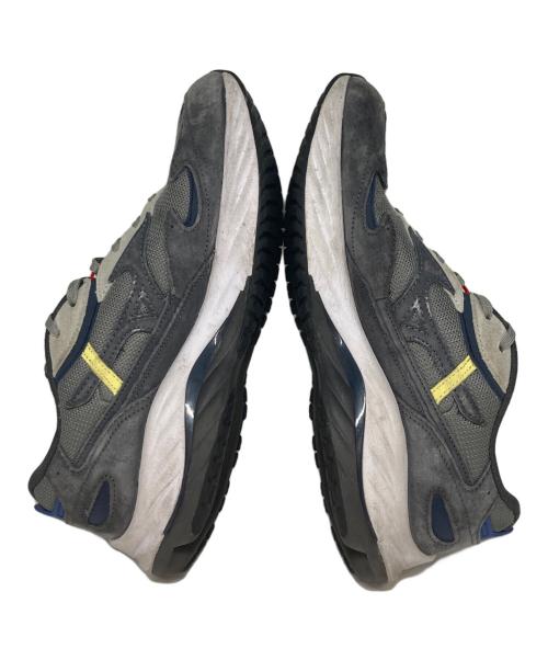 Graphpaper（グラフペーパー）Graphpaper (グラフペーパー) MIZUNO (ミズノ) Wave Rider β グレー サイズ:US8.5の古着・服飾アイテム