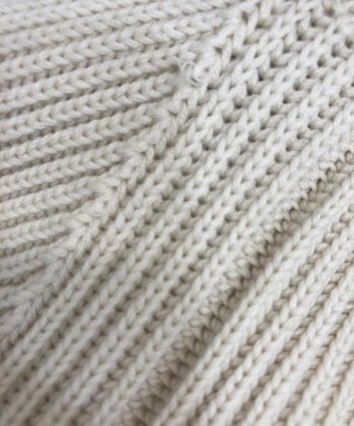 AURALEE（オーラリー）AURALEE (オーラリー) SUPER FINE WOOL RIB KNIT TURTLE NECK P/O アイボリー サイズ:4の古着・服飾アイテム