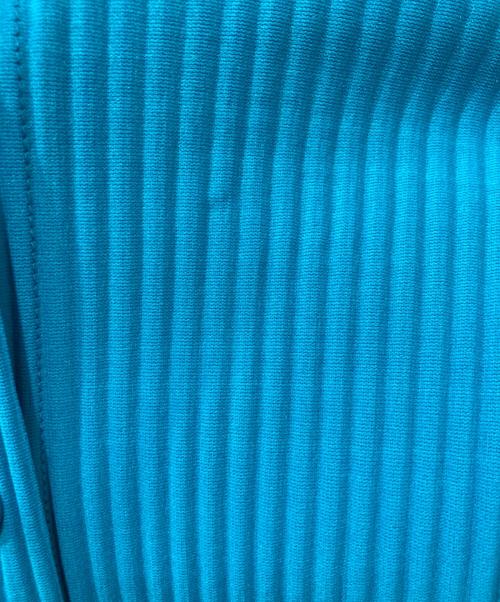 me ISSEY MIYAKE（ミーイッセイ ミヤケ）me ISSEY MIYAKE (ミーイッセイ ミヤケ) FINE KNIT PLEATS カーディガン ブルー サイズ:FREEの古着・服飾アイテム