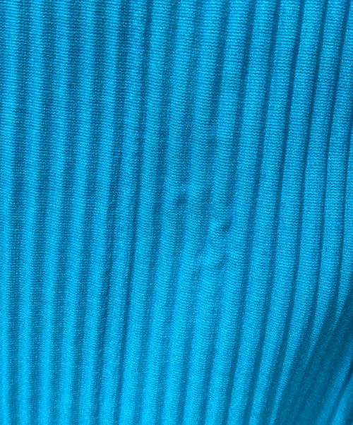 me ISSEY MIYAKE（ミーイッセイ ミヤケ）me ISSEY MIYAKE (ミーイッセイ ミヤケ) FINE KNIT PLEATS カーディガン ブルー サイズ:FREEの古着・服飾アイテム