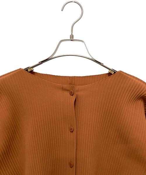 me ISSEY MIYAKE（ミーイッセイ ミヤケ）me ISSEY MIYAKE (ミーイッセイ ミヤケ) FINE KNIT PLEATS カーディガン ブラウン サイズ:FREEの古着・服飾アイテム