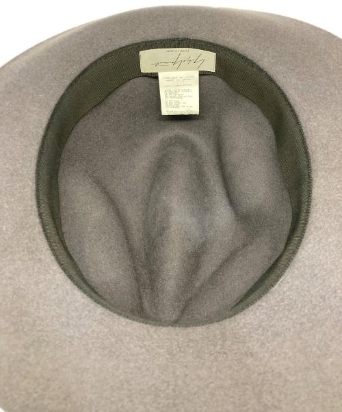 Yohji Yamamoto pour homme（ヨウジヤマモト プールオム）Yohji Yamamoto pour homme (ヨウジヤマモト プールオム) 2トーンリボン中折れウールフェドラハット グレーの古着・服飾アイテム