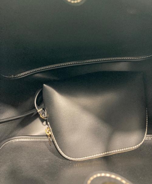 CHARLES & KEITH（チャールズアンドキース）CHARLES & KEITH (チャールズアンドキース) Lyla ライラチューブラートートバッグ（XL） ブラックの古着・服飾アイテム