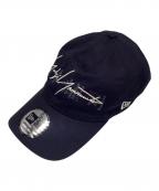 New Era×Yohji Yamamoto pour hommeニューエラ×ヨウジヤマモト プールオム）の古着「コラボダブルロゴキャップ」｜ネイビー