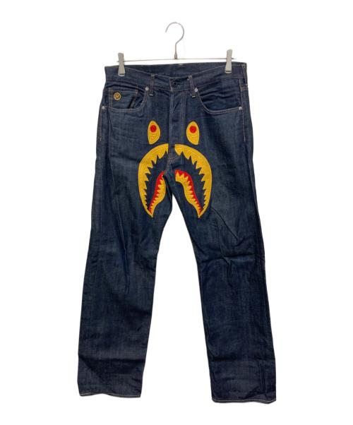 BAPE BY A BATHING APE（ベイプバイアベイシングエイプ）BAPE BY A BATHING APE (ベイプバイアベイシングエイプ) シャークデニムパンツ インディゴ サイズ:Ⅿの古着・服飾アイテム