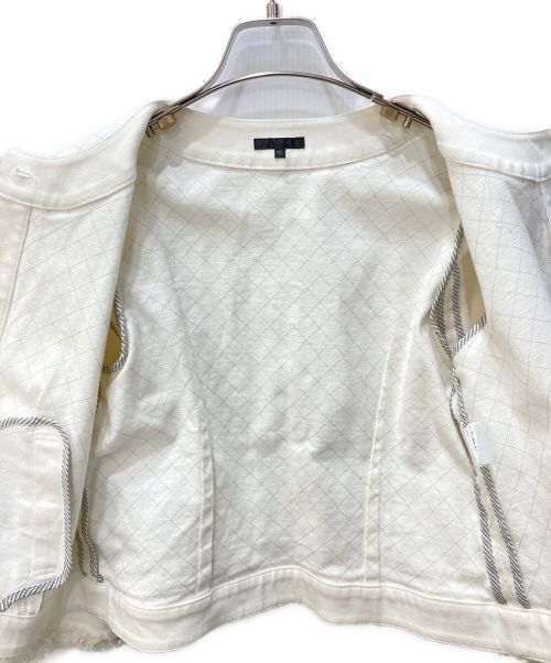 TO BE CHIC（トゥービーシック）TO BE CHIC (トゥービーシック) ノーカラーデニムジャケット　W5E04-127-02 ホワイト サイズ:42の古着・服飾アイテム