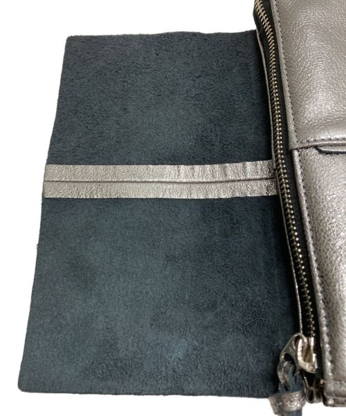 ikot（イコット）ikot (イコット) ショルダー財布 シルバーの古着・服飾アイテム