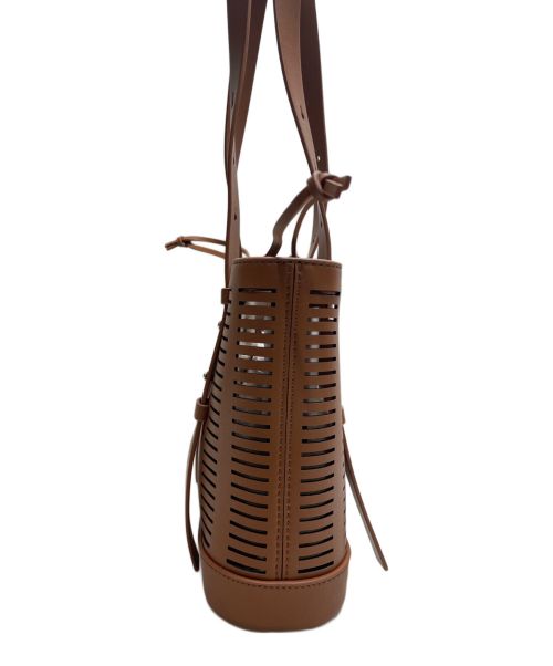 CHARLES & KEITH（チャールズアンドキース）CHARLES & KEITH (チャールズ＆キース) デルフィ カットアウトバケットバッグ ベージュの古着・服飾アイテム