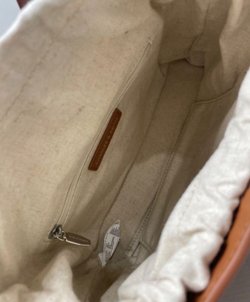 CHARLES & KEITH（チャールズアンドキース）CHARLES & KEITH (チャールズ＆キース) デルフィ カットアウトバケットバッグ ベージュの古着・服飾アイテム