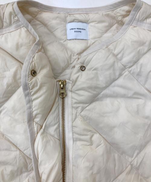 URBAN RESEARCH DOORS（アーバンリサーチドアーズ）URBAN RESEARCH DOORS (アーバンリサーチドアーズ) ライトダウンキルトコート ベージュ サイズ:Mの古着・服飾アイテム