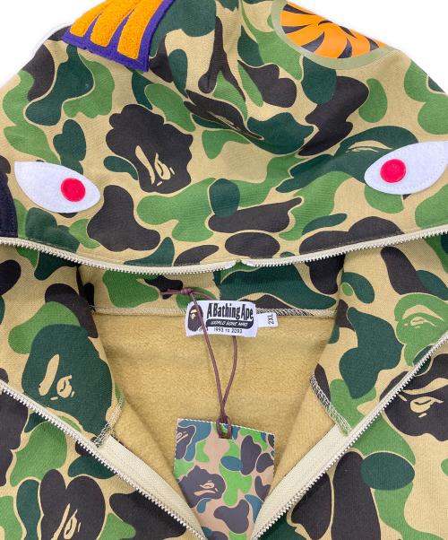A BATHING APE（ア ベイシング エイプ）A BATHING APE (アベイシングエイプ) CAMO SHARK HARF ZIP PULLOVER HOODIE オリーブ サイズ:2XLの古着・服飾アイテム