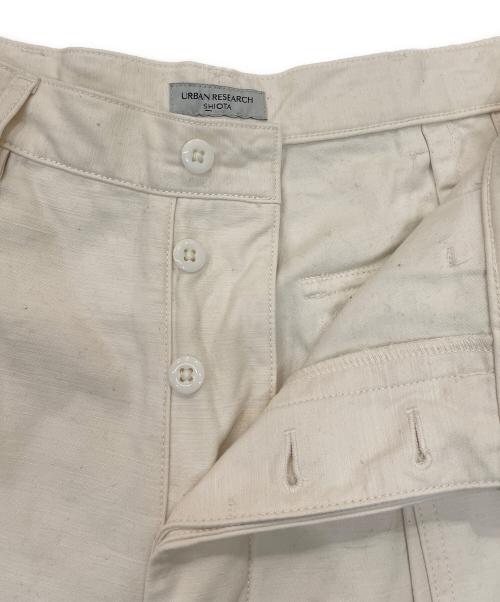 URBAN RESEARCH（アーバンリサーチ）URBAN RESEARCH (アーバンリサーチ) SHIOTA (シオタ) バックサテンUTILITY TROUSERS アイボリー サイズ:Lの古着・服飾アイテム