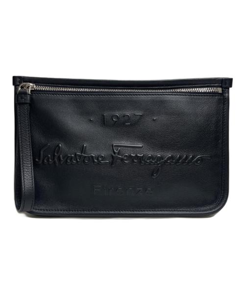 Salvatore Ferragamo（サルヴァトーレ フェラガモ）Salvatore Ferragamo (サルヴァトーレ フェラガモ) レザー エンボスロゴ クラッチバッグ ブラックの古着・服飾アイテム