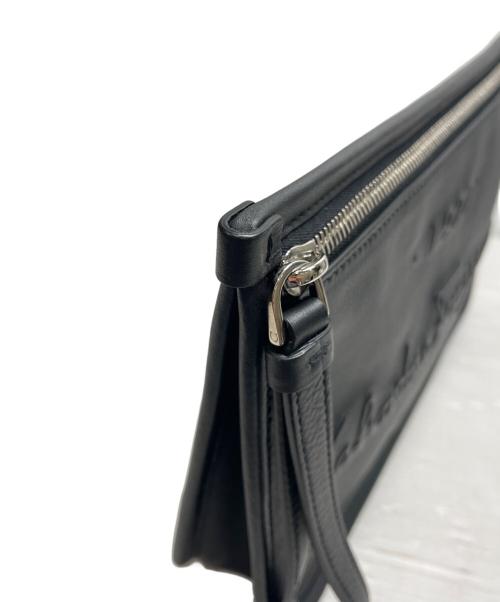 Salvatore Ferragamo（サルヴァトーレ フェラガモ）Salvatore Ferragamo (サルヴァトーレ フェラガモ) レザー エンボスロゴ クラッチバッグ ブラックの古着・服飾アイテム