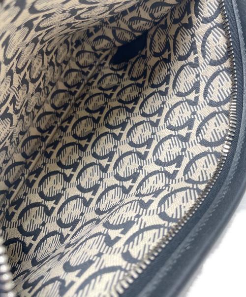 Salvatore Ferragamo（サルヴァトーレ フェラガモ）Salvatore Ferragamo (サルヴァトーレ フェラガモ) レザー エンボスロゴ クラッチバッグ ブラックの古着・服飾アイテム