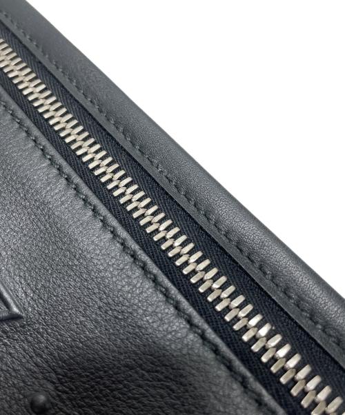 Salvatore Ferragamo（サルヴァトーレ フェラガモ）Salvatore Ferragamo (サルヴァトーレ フェラガモ) レザー エンボスロゴ クラッチバッグ ブラックの古着・服飾アイテム