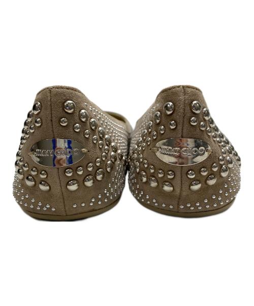 JIMMY CHOO（ジミーチュウ）JIMMY CHOO (ジミーチュウ) スタッズパンプス ベージュ サイズ:38 1/2の古着・服飾アイテム
