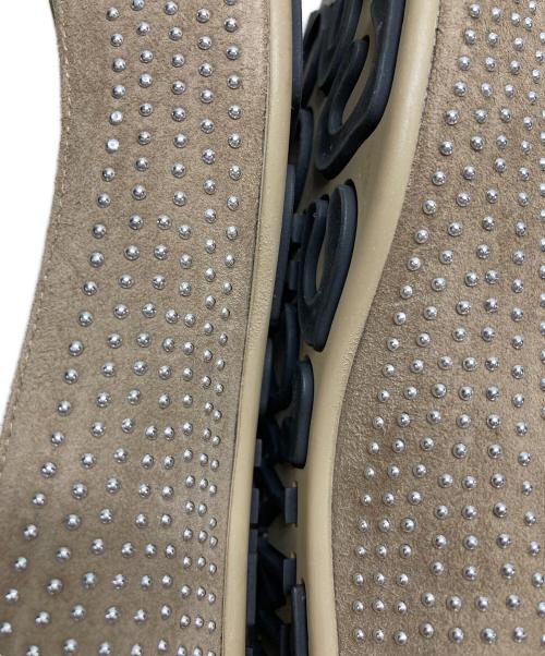 JIMMY CHOO（ジミーチュウ）JIMMY CHOO (ジミーチュウ) スタッズパンプス ベージュ サイズ:38 1/2の古着・服飾アイテム