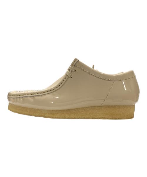 SUPREME（シュプリーム）Supreme (シュプリーム) CLARKS (クラークス) Patent Leather Wallabee ベージュ サイズ:26.5 未使用品の古着・服飾アイテム
