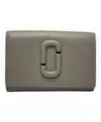 MARC JACOBSマークジェイコブズ）の古着「ザ レザー カバード Jマーク 三つ折り ウォレット」