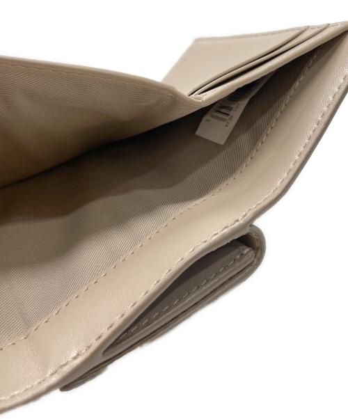 MARC JACOBS（マークジェイコブス）MARC JACOBS (マークジェイコブス) ザ レザー カバード Jマーク 三つ折り ウォレットの古着・服飾アイテム