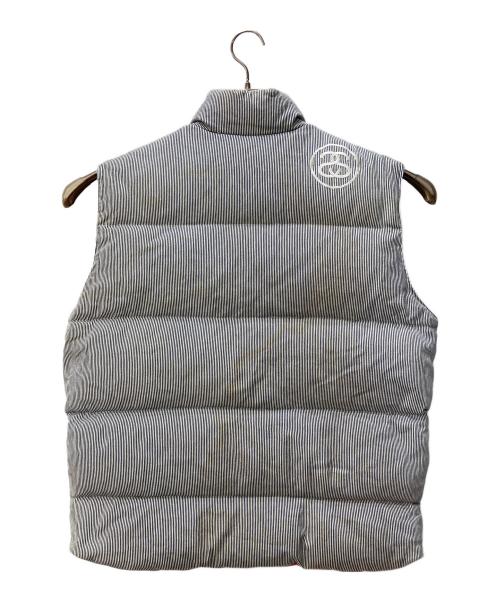Pen Field（ペンフィールド）Pen Field (ペンフィールド) stussy (ステューシー) ダウンベスト ホワイト×ブルー サイズ:XLの古着・服飾アイテム