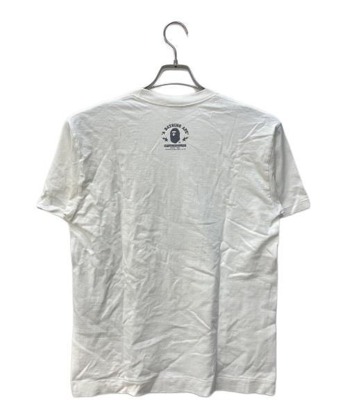 A BATHING APE（アベイシングエイプ）A BATHING APE (ア ベイシング エイプ) プリントTシャツ ホワイト サイズ:Mの古着・服飾アイテム
