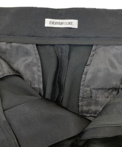 EVERYDAY I LIKE.（エヴリデイ アイ ライク）EVERYDAY I LIKE. (エヴリデイ アイ ライク) MINIMAL SATIN PANTS ブラック サイズ:38 未使用品の古着・服飾アイテム