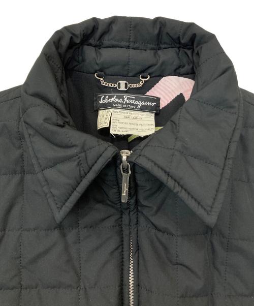 Salvatore Ferragamo（サルヴァトーレ フェラガモ）Salvatore Ferragamo (サルヴァトーレ フェラガモ) レザーロゴベスト ブラック サイズ:6の古着・服飾アイテム