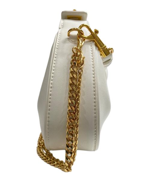 CHARLES & KEITH（チャールズアンドキース）CHARLES & KEITH (チャールズ＆キース) ミニクロックエフェクト ムーンバッグ ホワイトの古着・服飾アイテム