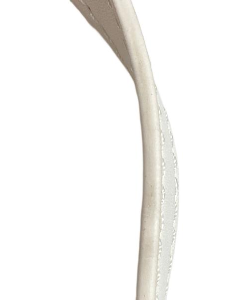 CHARLES & KEITH（チャールズアンドキース）CHARLES & KEITH (チャールズ＆キース) ミニクロックエフェクト ムーンバッグ ホワイトの古着・服飾アイテム