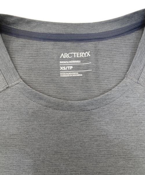 ARC'TERYX（アークテリクス）ARC'TERYX (アークテリクス) CORMAC CREW SS グレー サイズ:XSの古着・服飾アイテム