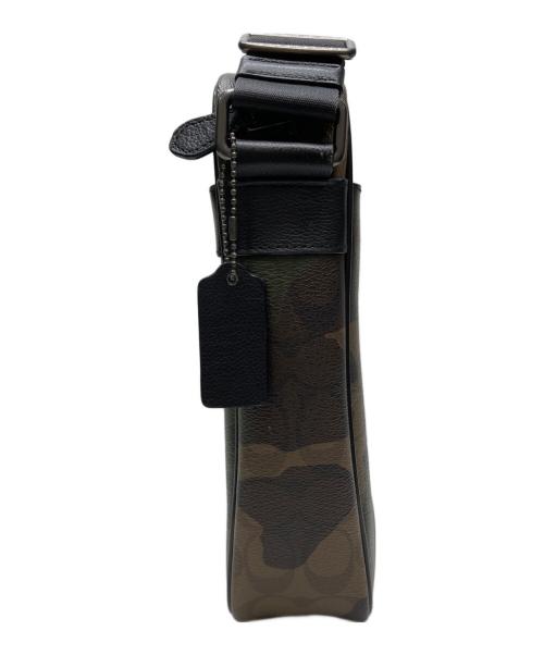 COACH（コーチ）COACH (コーチ) カモ柄ショルダーバッグ ベージュ―×グリーン×ブラックの古着・服飾アイテム