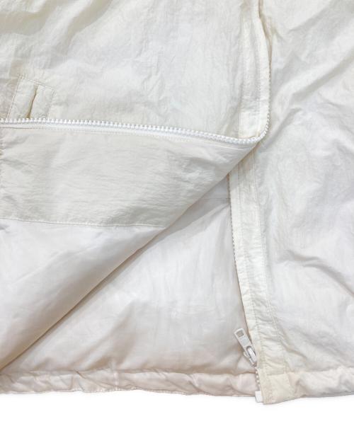 Audrey and John Wad（オードリーアンドジョンワッド）Audrey and John Wad (オードリーアンドジョンワッド) ギャザーボリュームワッシャー ダウンブルゾン ジャケット アイボリー サイズ:FREEの古着・服飾アイテム