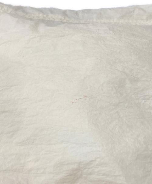 Audrey and John Wad（オードリーアンドジョンワッド）Audrey and John Wad (オードリーアンドジョンワッド) ギャザーボリュームワッシャー ダウンブルゾン ジャケット アイボリー サイズ:FREEの古着・服飾アイテム