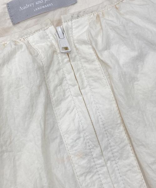 Audrey and John Wad（オードリーアンドジョンワッド）Audrey and John Wad (オードリーアンドジョンワッド) ギャザーボリュームワッシャー ダウンブルゾン ジャケット アイボリー サイズ:FREEの古着・服飾アイテム