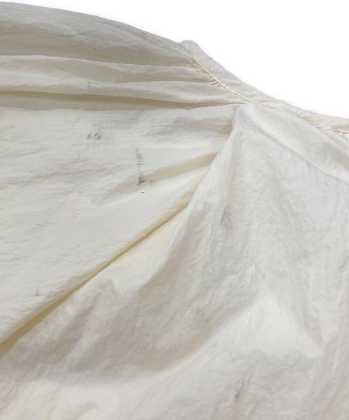 Audrey and John Wad（オードリーアンドジョンワッド）Audrey and John Wad (オードリーアンドジョンワッド) ギャザーボリュームワッシャー ダウンブルゾン ジャケット アイボリー サイズ:FREEの古着・服飾アイテム