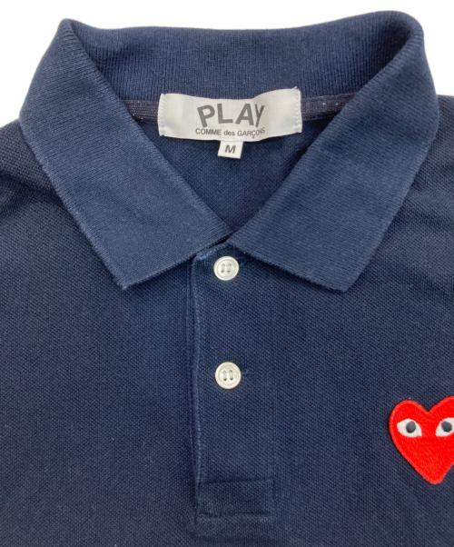 PLAY COMME des GARCONS（プレイコムデギャルソン）PLAY COMME des GARCONS (プレイコムデギャルソン) ポロシャツ ネイビー サイズ:Mの古着・服飾アイテム