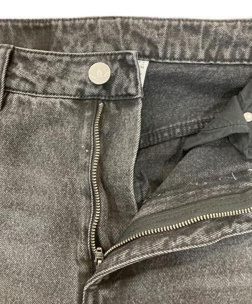 adidas（アディダス）adidas (アディダス) ジップ ウォッシュド デニムパンツ インディゴ サイズ:26の古着・服飾アイテム