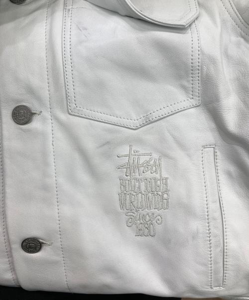 LEVI'S（リーバイス）LEVI'S (リーバイス) stussy (ステューシー) レザートラッカージャケット ホワイト サイズ:Ｓの古着・服飾アイテム