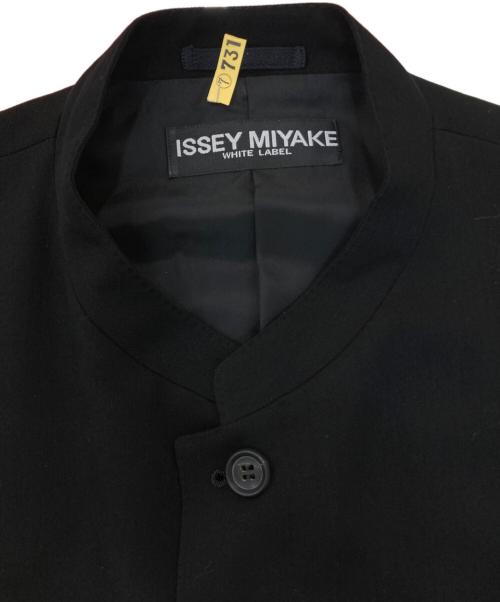 ISSEY MIYAKE WHITE LABEL（イッセイミヤケホワイトレーベル）ISSEY MIYAKE WHITE LABEL (イッセイミヤケホワイトレーベル) スタンドカラージャケット ブラック サイズ:Lの古着・服飾アイテム
