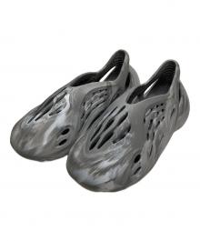 adidas（アディダス）の古着「YEEZY Foam Runner GRANITE」｜グレー