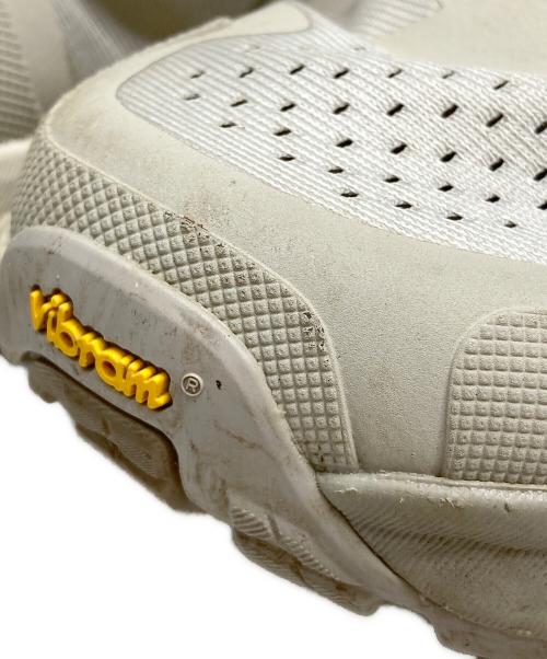 ALTRA（アルトラ）ALTRA (アルトラ) トレイルランニングシューズ ベージュ サイズ:UK6の古着・服飾アイテム