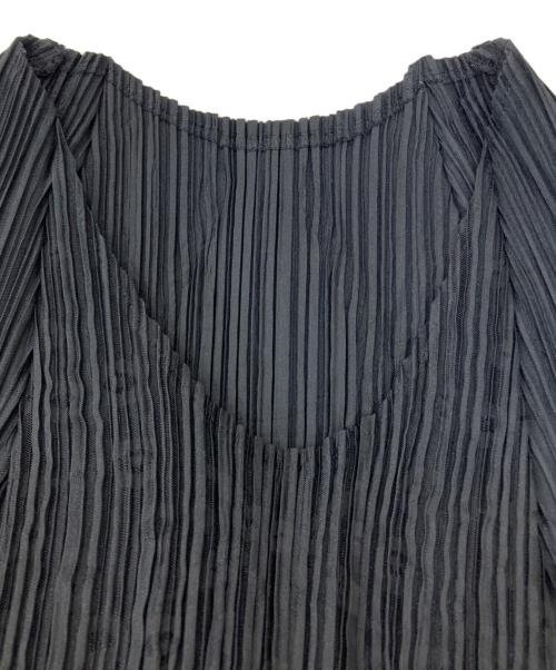 ISSEY MIYAKE FETE（イッセイミヤケフェット）ISSEY MIYAKE FETE (イッセイミヤケフェット) ノースリーブプリーツワンピース ブラック サイズ:02の古着・服飾アイテム
