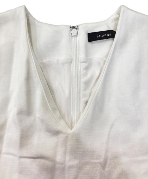 anuans（アニュアンス）anuans (アニュアンス) アシメヘムVネックカットワンピース ホワイト サイズ:Sの古着・服飾アイテム