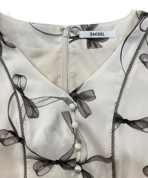 Snidel（スナイデル）Snidel (スナイデル) Sustainableリボンプリントワンピース アイボリー サイズ:2 未使用品の古着・服飾アイテム