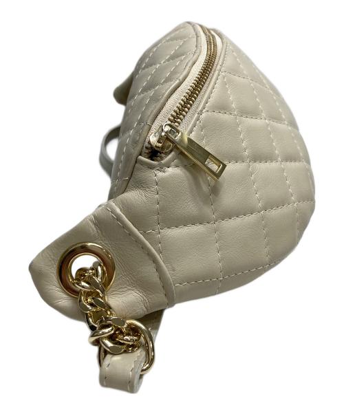 AULENTTI（オウレンティ）AULENTTI (オウレンティ) キツティングボディバック アイボリーの古着・服飾アイテム