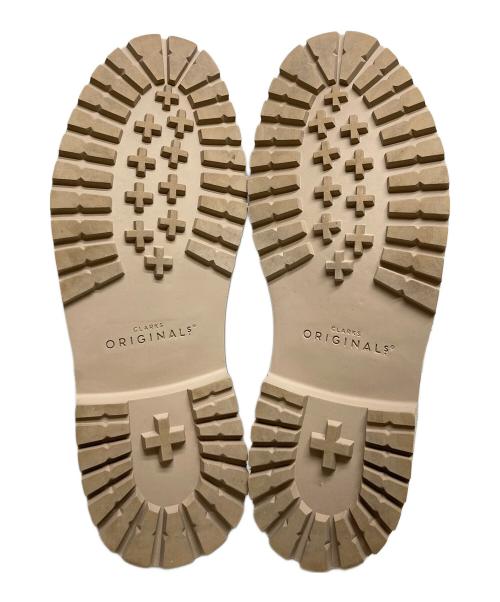 CLARKS（クラークス）CLARKS (クラークス) チャッカーブーツ ベージュ サイズ:27.5の古着・服飾アイテム