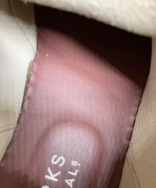 CLARKS（クラークス）CLARKS (クラークス) チャッカーブーツ ベージュ サイズ:27.5の古着・服飾アイテム