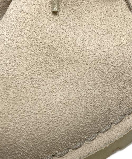 CLARKS（クラークス）CLARKS (クラークス) チャッカーブーツ ベージュ サイズ:27.5の古着・服飾アイテム